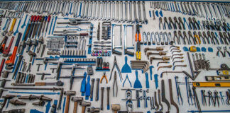Czy warto wypożyczyć narzędzia i elektronarzędzia na budowę